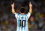高清图：阿根廷胜波黑 梅西破门霸气露腹肌庆祝