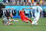 高清图：世界杯阿根廷胜瑞士 梅西拥抱进球功臣