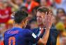 高清图：荷兰胜澳大利亚 范佩西与队友庆祝逆转