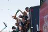 高清图：葡萄牙众星夺冠游行 C罗耍酷彩带飞舞