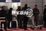 独家:佟丽娅与陈思诚十指紧扣 遭男粉丝搂抱