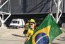 巴西对阵哥伦比亚场外也较劲 美女球迷争奇斗艳