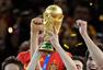 策划图：南非世界杯精彩瞬间 圣卡西捧大力神杯