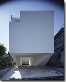 在日本被称为天才建筑设计师的Junichi Sampei想出并建造了一幢怪房子，外观极具实验味道，就...