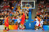 8月10日，中国国家男子篮球队在五棵松体育馆迎战美国梦八队。(摄影/程宫 搜狐体育)