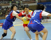 北京时间11月26日，在2010年广州亚运会女子手球决赛中，中国队以31-22战胜日本。

