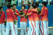 11月26日，在广州举行的第16届亚运会女子手球决赛中，中国队以31比22战胜日本队，获得金牌。