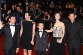 搜狐娱乐讯 第五届亚洲电影大奖于3月21日晚在香港举行，作为电影节期间最受关注的电影，《最爱》剧组闪...