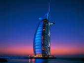 迪拜最大的国有企业迪拜世界和其子公司Nakheel宣布推迟偿还债务，这引发全球债务违约忧虑，Duba...