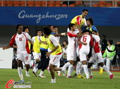 北京时间11月23日，2010年广州亚运会男足比赛进入半决赛。阿联酋队则是在加时赛中绝杀韩国队，以1...