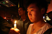 6月26日晚，为悼念杰克逊离世北京歌迷自发组织了简单的悼念活动。（图文：玄反影）

