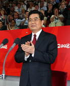 9月6日，北京2008年残奥会开幕式在国家体育场隆重举行，国家主席胡锦涛出席开幕式并宣布北京残奥会开幕。新华社/图