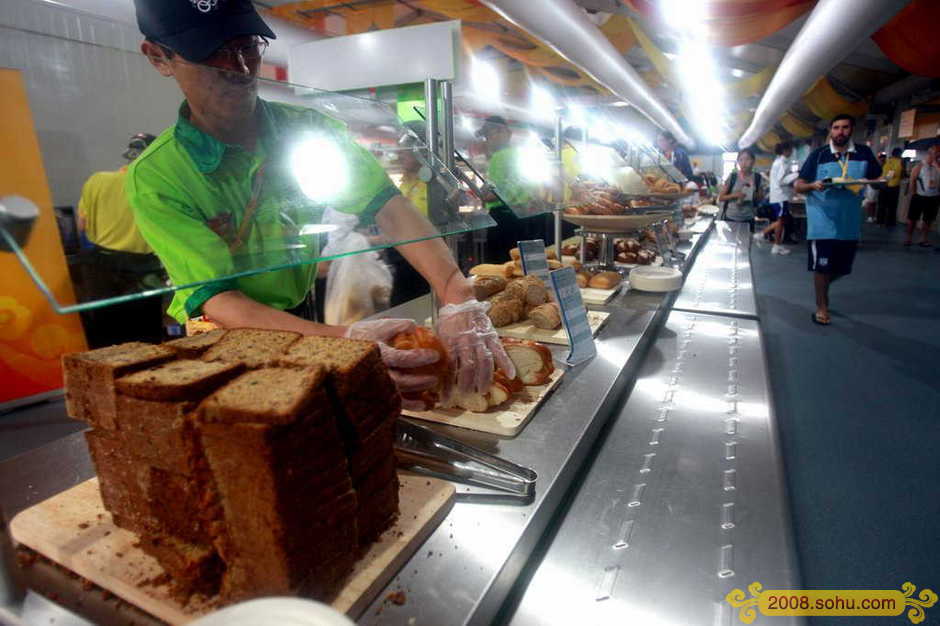 [八卦江湖]偷拍奥运村食堂用餐的明星们(转载)