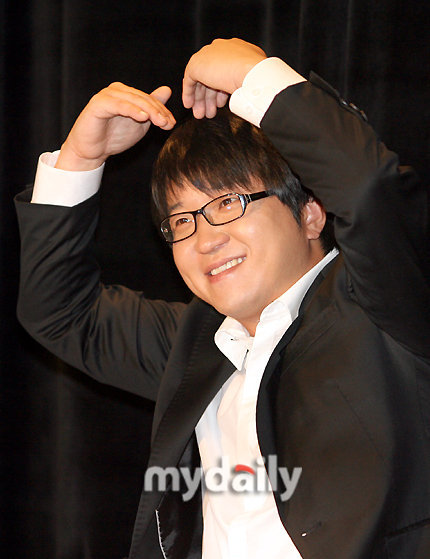 国艺人郑亨顿举行发布会 9月迎娶编剧韩宥拉\/