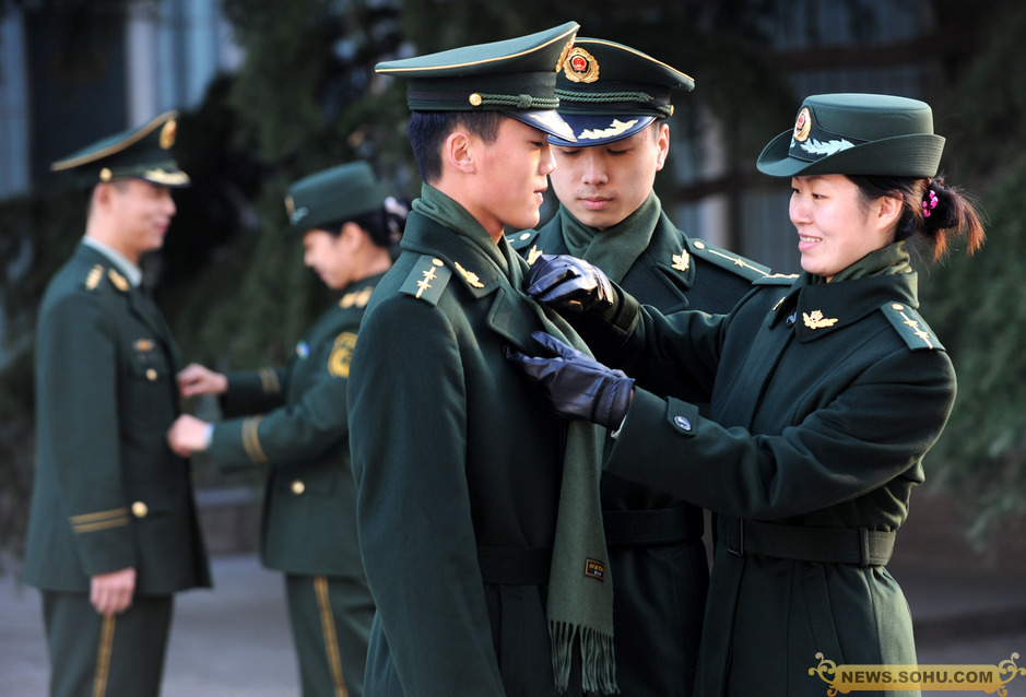 07武警春秋常服图片_07式武警风衣