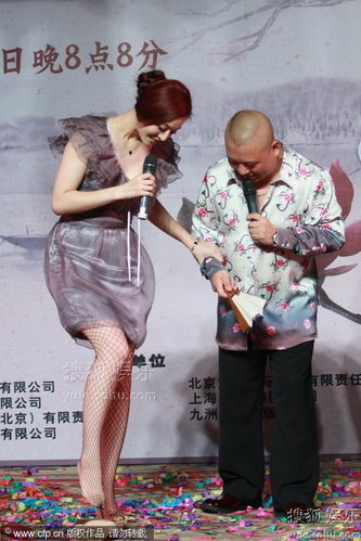 范冰冰脱鞋缩差距